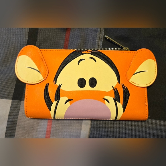 Loungefly Handbags - Loungefly Tigger Wallet